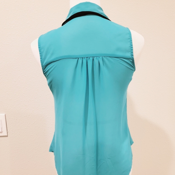 Blue Flowy Collared Tank Top - Picture 2 of 5